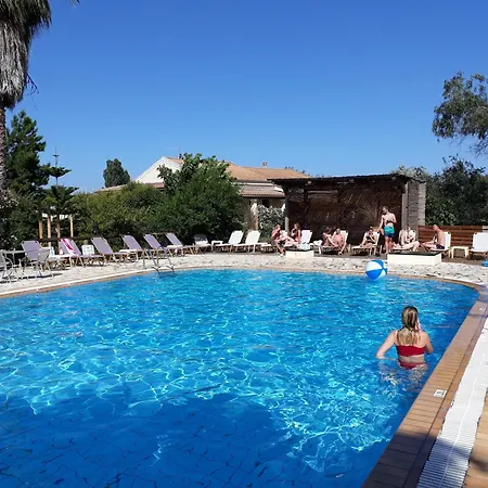 Kitchenette Pool 8 3*