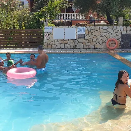 Casa de hóspedes Kitchenette Pool 8 3*
