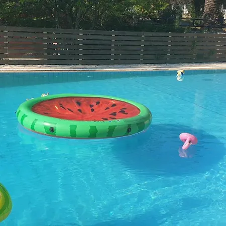 Casa de hóspedes Kitchenette Pool 8 3*