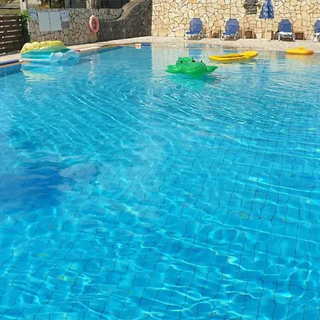 Kitchenette Pool 8 3*