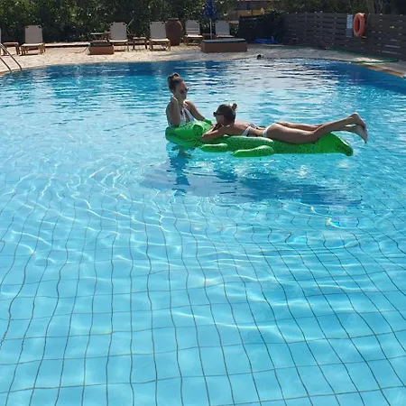 Kitchenette Pool 8 3*